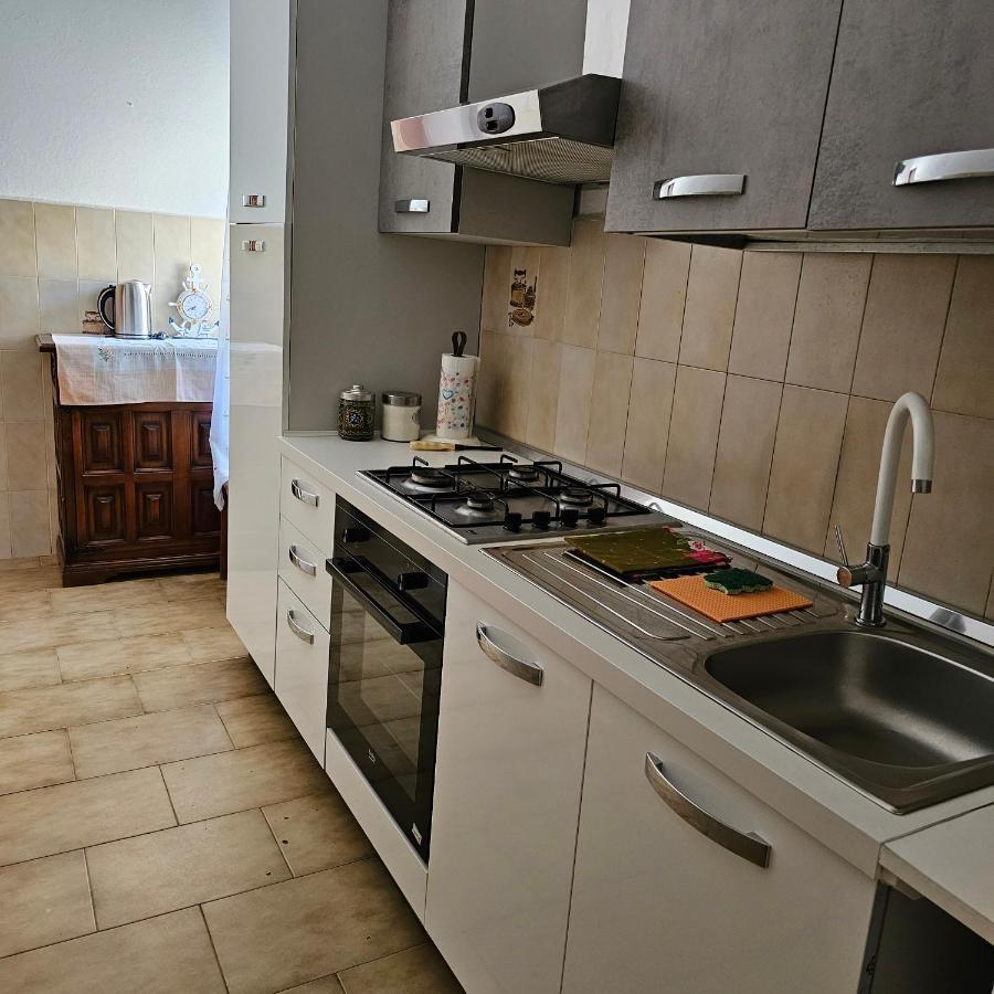Appartamento A Telti Con Giardino Privato E Posto Auto Kültér fotó